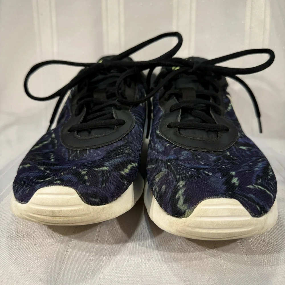 Nike Dual Tone Printed Running Shoes Womens‎ Size 9.5 Black Multi 820201-500